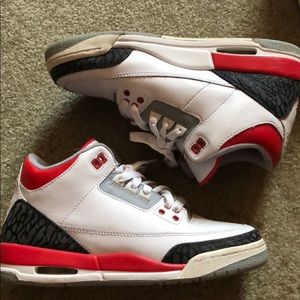Jordan retro 3.   Fire red